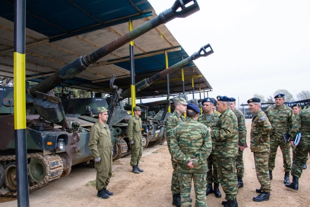 ΕΚΤΑΚΤΟ: Εσπευσμένα στον Έβρο ο διοικητής της 1ης Στρατιάς – Παραμένει τεταμένη η κατάσταση με τους Τούρκους – Επιθεώρησε μονάδες τεθωρακισμένων